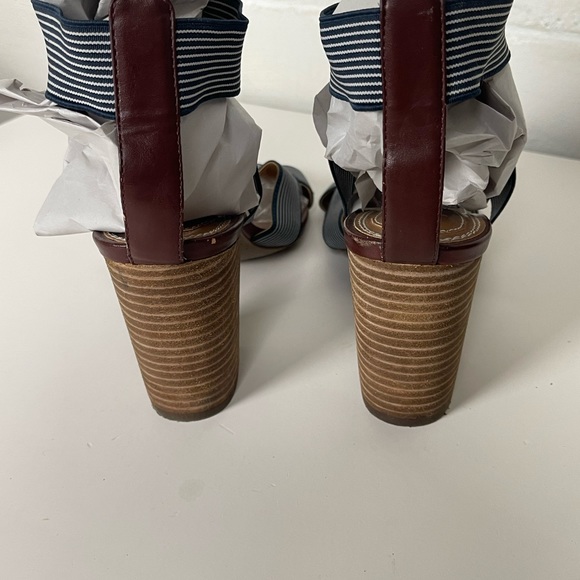 Crown Vintage Woman’s Striped Stretch Ankle Heel Shoes Sandals Size 9 - Picture 4 of 9